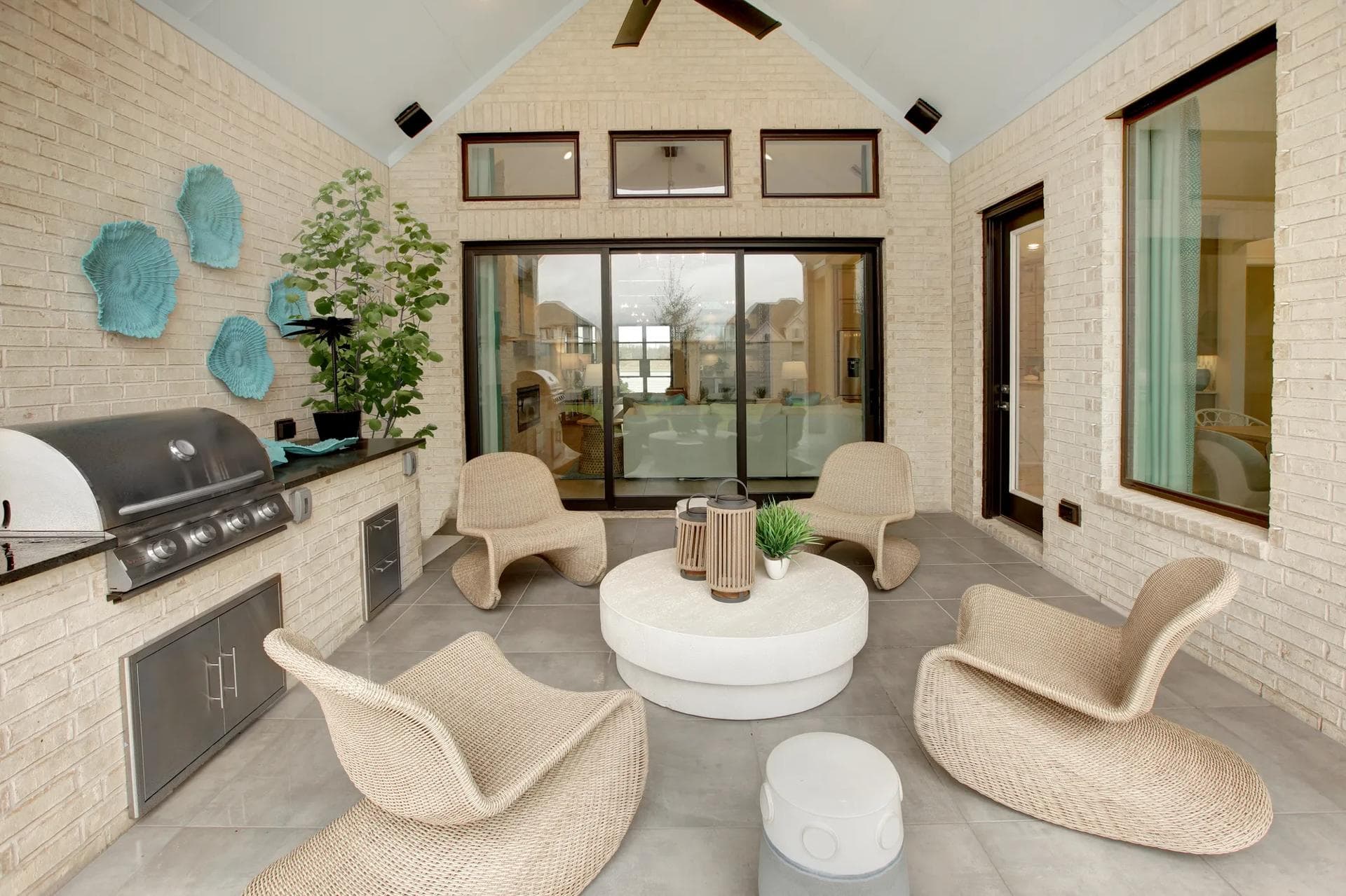 Covered patio with a vaulted ceiling and outdoor kitchen